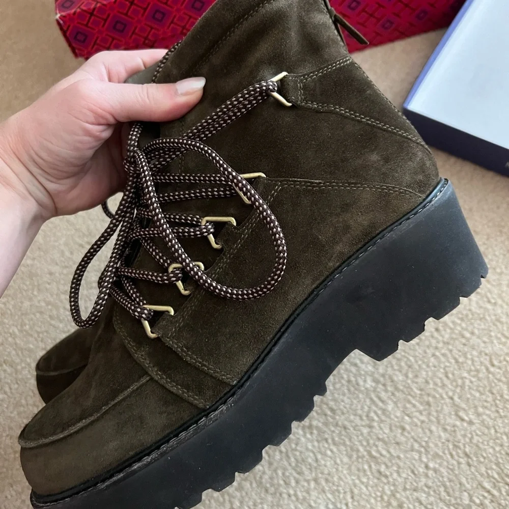 Stuart Weitzman Below Deck Ankle Chunky Lace Up Platform Hiking Boots Size 9 - Picture 2 of 7